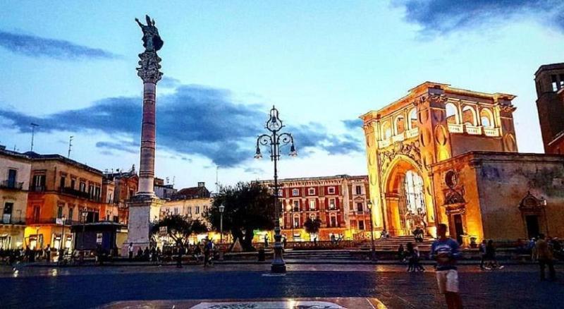 "Il Vecchio Salone" Appartamento In Pieno Centro Con Garage Privato Lecce Buitenkant foto