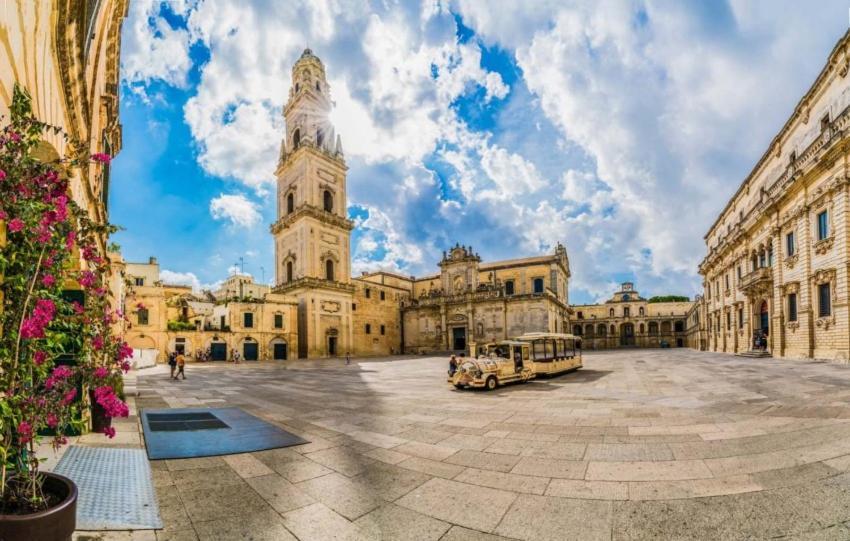 "Il Vecchio Salone" Appartamento In Pieno Centro Con Garage Privato Lecce Buitenkant foto