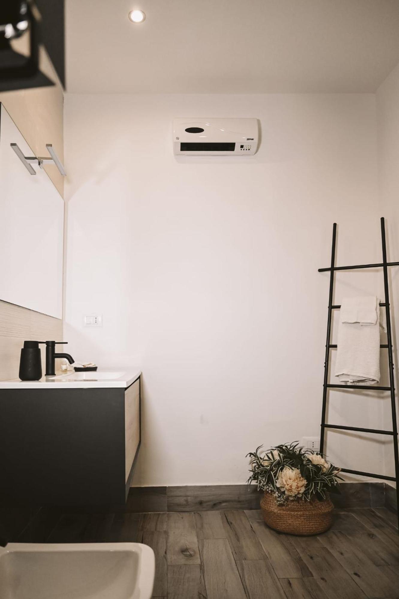 "Il Vecchio Salone" Appartamento In Pieno Centro Con Garage Privato Lecce Buitenkant foto