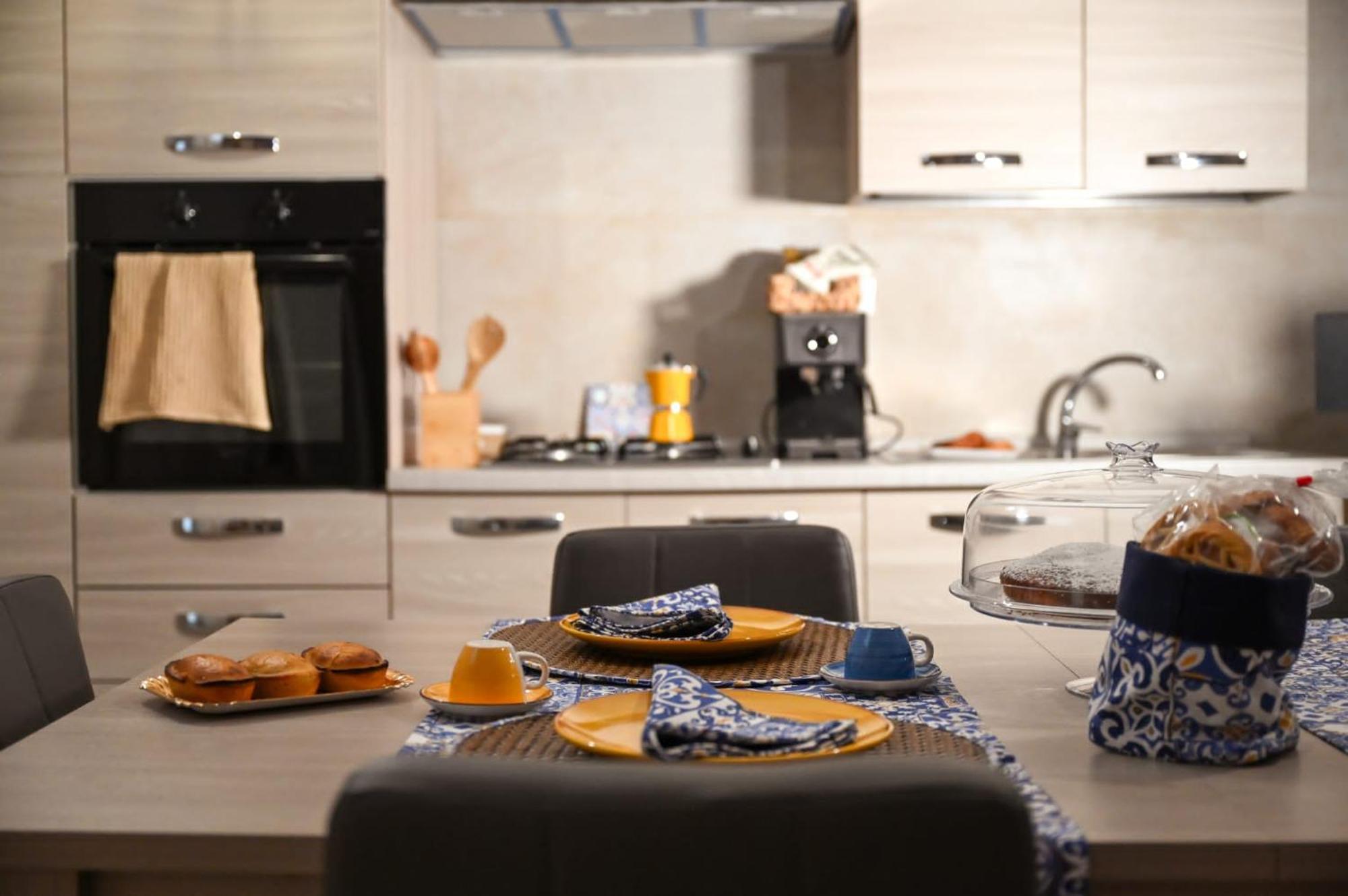 "Il Vecchio Salone" Appartamento In Pieno Centro Con Garage Privato Lecce Buitenkant foto
