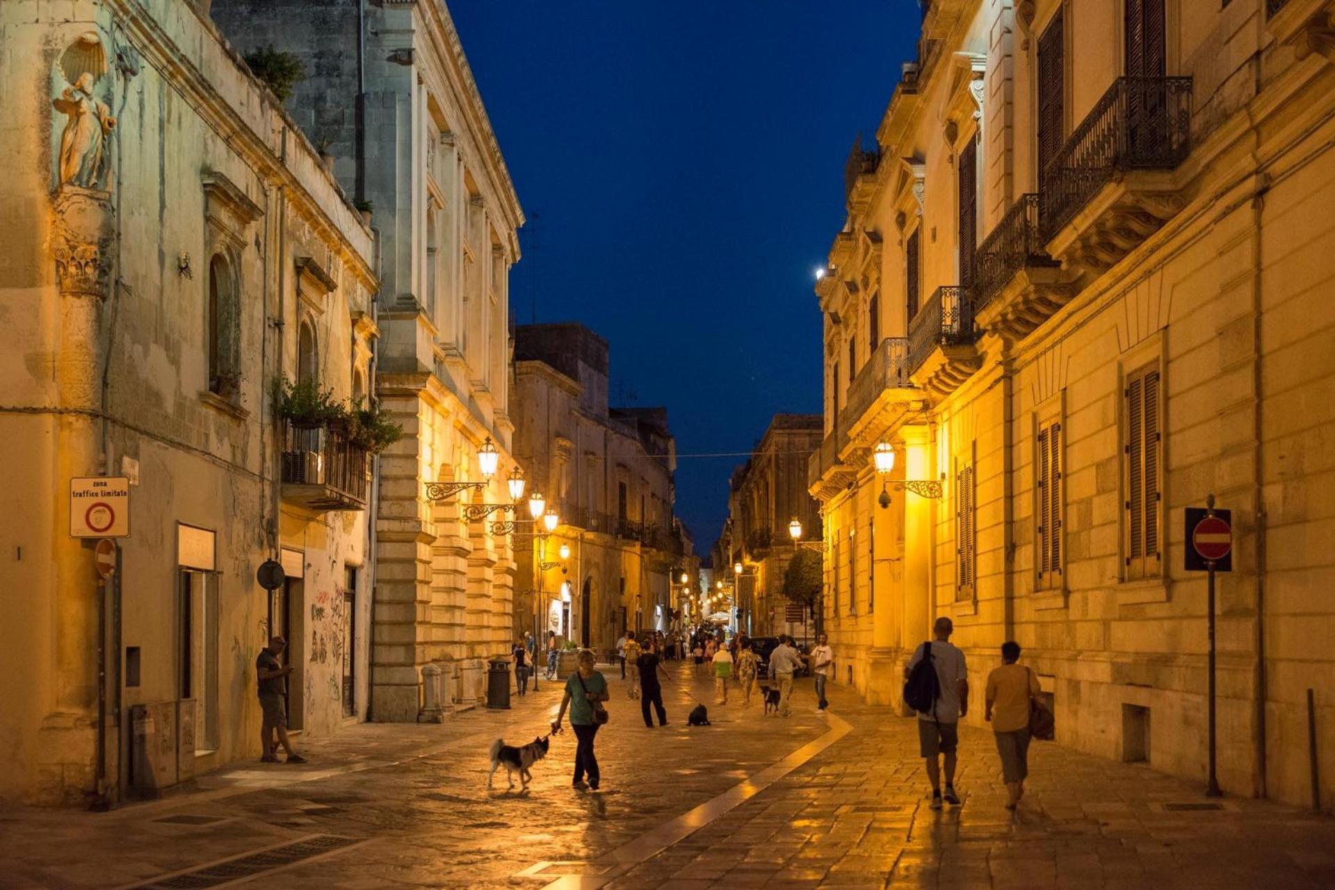 "Il Vecchio Salone" Appartamento In Pieno Centro Con Garage Privato Lecce Buitenkant foto